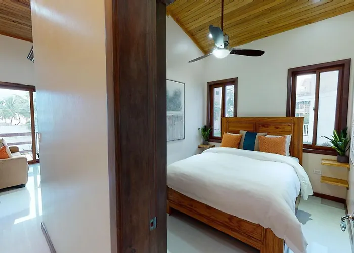 Hotel Millionaire's Row Beachfront Luxury Retreat *