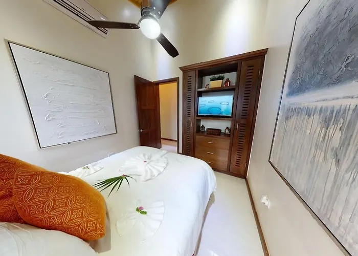 Millionaire's Row Beachfront Luxury Retreat * San Pedro (Ambergris Caye)