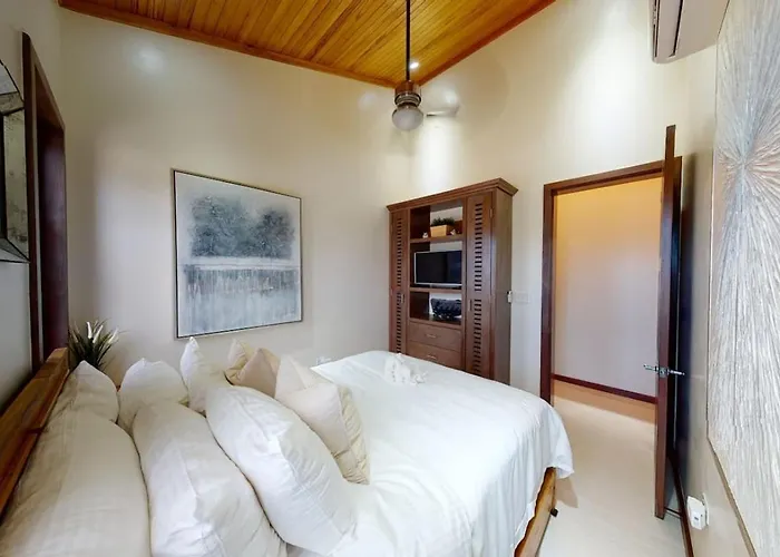 Millionaire's Row Beachfront Luxury Retreat * San Pedro (Ambergris Caye)
