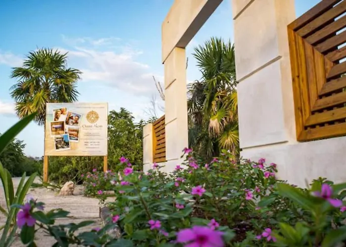 Hotel Millionaire's Row Beachfront Luxury Retreat