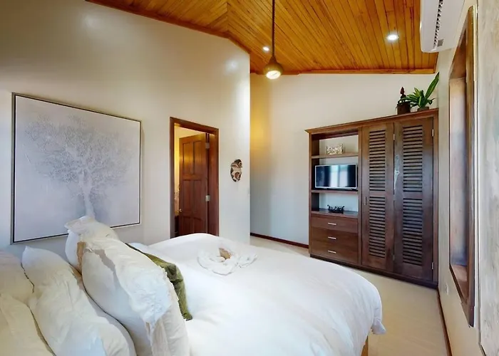 Millionaire's Row Beachfront Luxury Retreat Hotel *