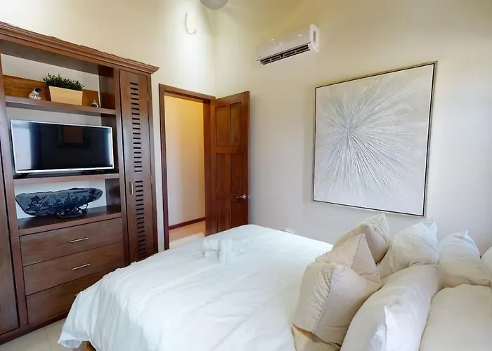Hotel Millionaire's Row Beachfront Luxury Retreat *