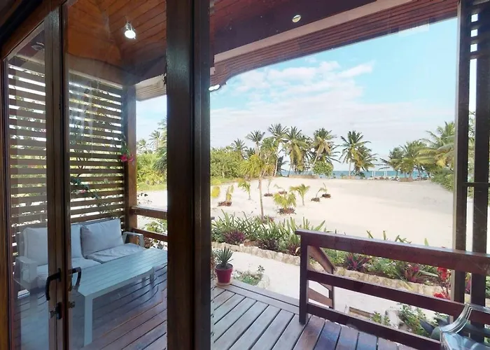 Millionaire's Row Beachfront Luxury Retreat * San Pedro (Ambergris Caye)