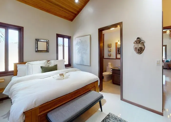 Hotel Millionaire's Row Beachfront Luxury Retreat