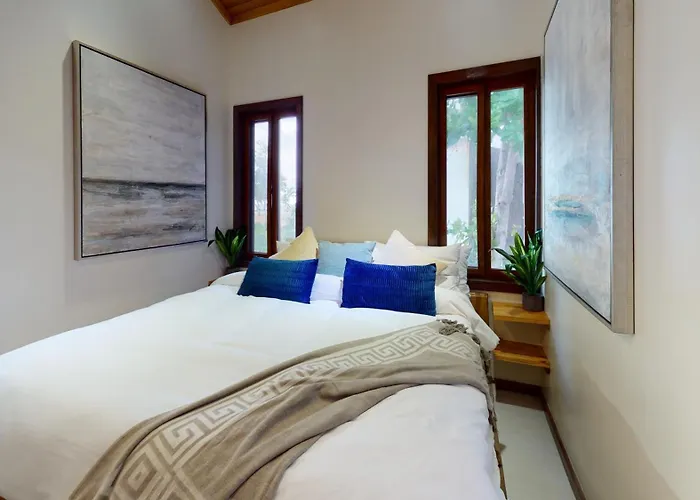 Millionaire's Row Beachfront Luxury Retreat San Pedro (Ambergris Caye)